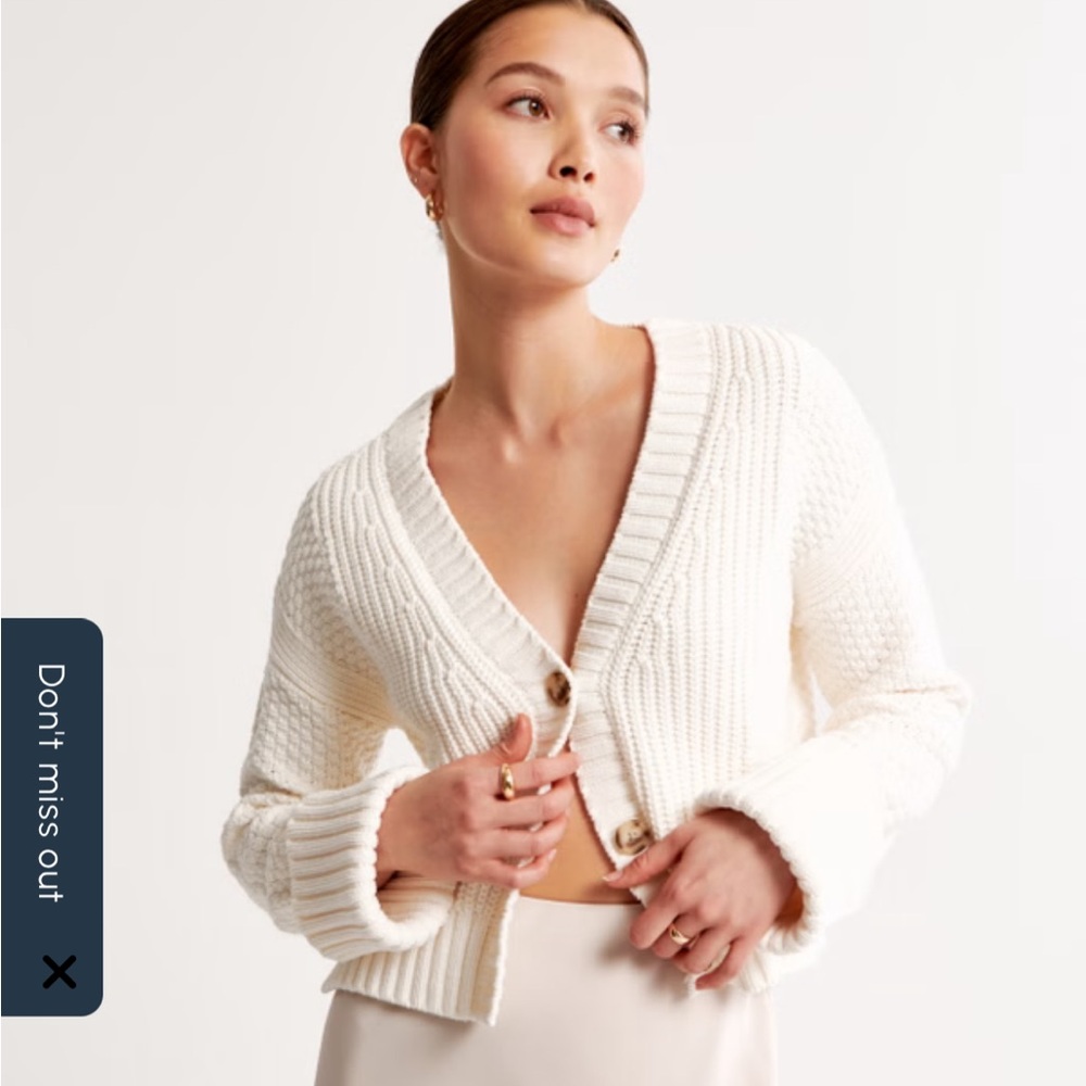 Abercrombie & Fitch Cream Ribbed V‑Neck Button Cardigan